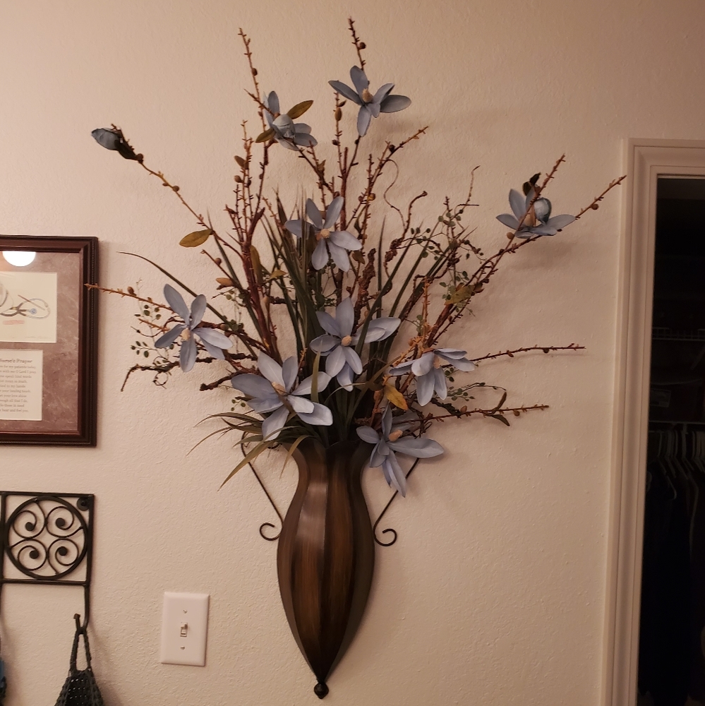 Flower vase wall sconce